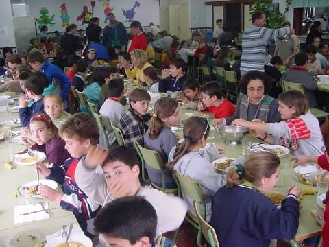 Educacin destina 7,5 millones de euros al mes para financiar el comedor escolar de las familias con dificultades econmicas