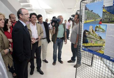 Una exposicin muestra en el CIS Almeraya los proyectos presentados para reformar el entorno del Mesn Gitano