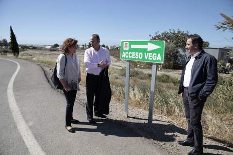 El alcalde visita la sealizacin de la Vega de All tras la conclusin de los trabajos