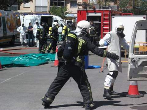 Los Bomberos realizan un ejercicio prctico sobre transporte de productos radiactivos