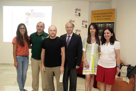 El alcalde entrega los premios del VI Concurso de Fotografa con motivo del Da Mundial contra el abuso de las drogas