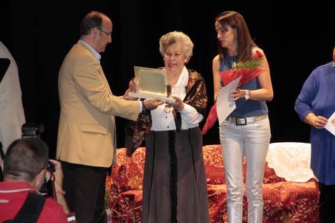 El alcalde clausura los talleres del Centro de Mayores de Oliveros invitando a los usuarios a seguir apostando por el envejecimiento activo