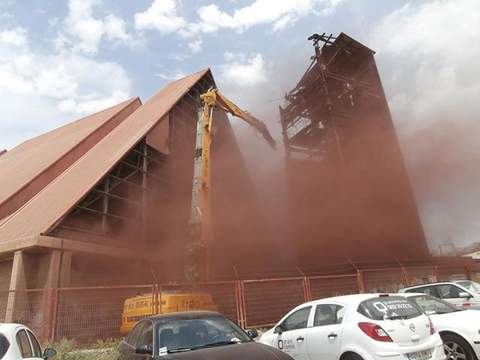 El Ayuntamiento insta a los responsables del Toblerone a que refuercen las medidas de seguridad sobre las tareas de demolicin