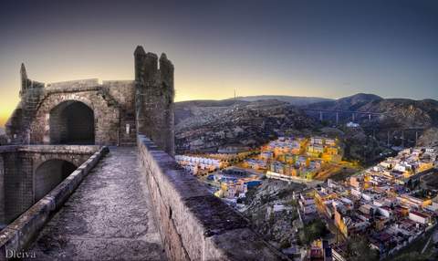 Desde la Baha de Almera hasta el Cerro de San Cristbal, las rutas guiadas ofrecen seis itinerarios para disfrutar de la ciudad