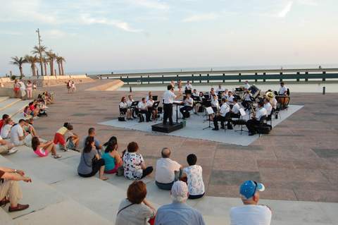 La Banda Municipal cierra sus dos citas vespertinas musicales al aire libre de esta semana en El Toyo y la Rambla