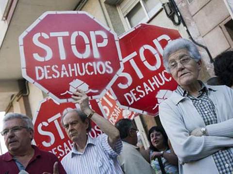 La PAH-Almera convoca una movilizacin para parar el desahucio de una pareja y su bebe