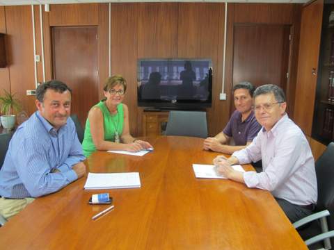 La delegada de Economa mantiene una reunin de trabajo con el Colegio Oficial de Aparejadores y Arquitectos Tcnicos de Almera