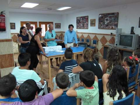 Manuel Guzmn clausura la Escuela de Verano de la AVV San Roque de Pescadera donde han participado 70 nios