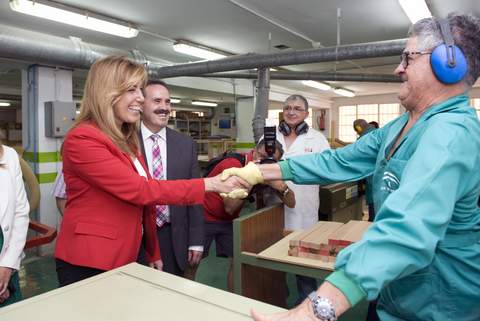 Susana Daz visita en Almera la Unidad de Estancia Diurna Javier Pea, que atiende a 70 personas con discapacidad