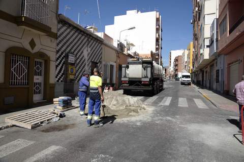 El Ayuntamiento inicia la mejora del firme en varias calles de el barrio de El Quemadero