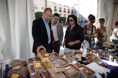 El alcalde visita la Feria de Dulces de Convento 