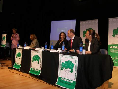 El alcalde elogia el papel de la mujer en el medio rural y destaca la importancia de su promocin empresarial