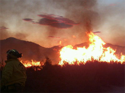 INFOCA da por controlado el incendio de Somontn y contina trabajando en Lucainena de las Torres 