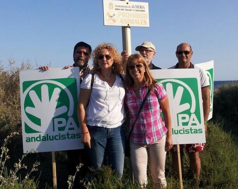 La candidata a la alcalda de Almera por el PA denuncia el estado de la Playa del Perdigal