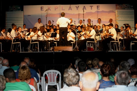 La Banda Municipal de Msica de Pulp y la Coral Polifnica ngel Martn, ofrecieron un concierto conjunto en San Juan de los Terreros