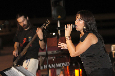 La EMMA Rock Band deleita con ms de dos horas de buena msica en El Toyo