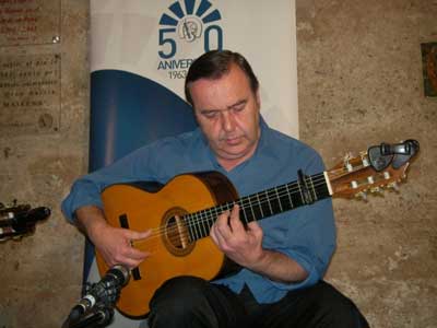 Entrega, al extraordinario tocaor sevillano Manolo Franco, del Trofeo El Taranto al mejor guitarrista del ciclo 2013-2014
