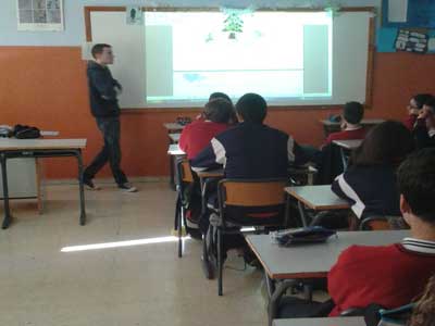 Andaluca Compromiso Digital sensibiliza a alumnos del IES Al-Bayyana de Roquetas sobre el uso seguro de internet