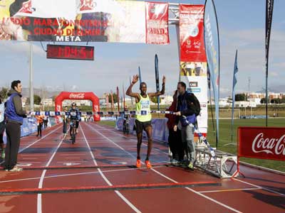 Justus Kipkogei gana el 18 Medio Maratn, que ha batido el rcord de participacin con 4.500 corredores