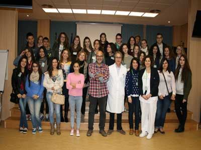 Un treintena de alumnos del Instituto de Enseanza Secundaria El Palmeral de Vera visita el Hospital La Inmaculada