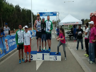 El X Triatln Ciudad de Almera se alza contra el viento en El Toyo