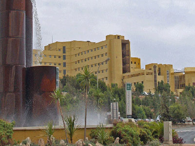 Tras el colapso en las urgencias de Torrecrdenas, el sindicato CSIF exige la apertura del Hospital Cruz Roja de forma indefinida