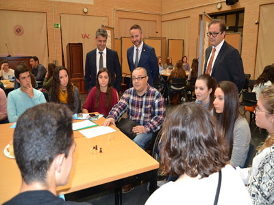 El Caf con Ciencia abre la Semana de la Ciencia de la UAL con un encuentro entre Cientficos y Estudiantes