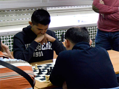 El IV Torneo de Navidad de ajedrez organizado por el Club Indalo rene a 110 nios frente al tablero