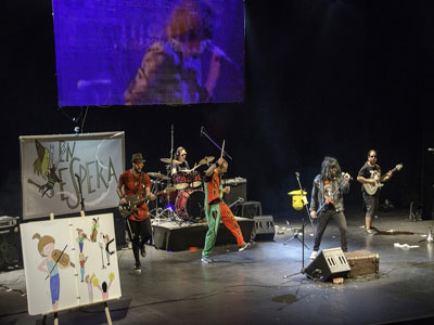 Padres e hijos bailan al ritmo del Rock se cuela en la escuela en el Auditorio