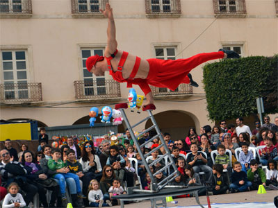 Los nios llenan la Plaza Vieja y el Apolo para disfrutar del teatro infantil