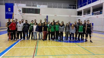 El Club Voleibol Unicaja Almera realiza una primera clase maestra de recepcin para comenzar el ao