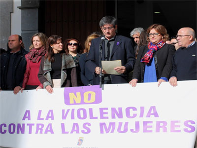 El Ayuntamiento de Adra celebra un acto de repulsa contra la violencia de gnero