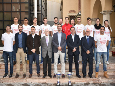 El alcalde recibe a los mejores jugadores de voleibol de Andaluca 