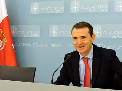 El PSOE pone sobre la mesa al gobierno del PP 19 proyectos, centrados en crear empleo, para que pida fondos europeos