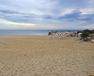 Garrucha consigue un acceso a la playa de Villajarapa, mejora de espigones y aporte de arena