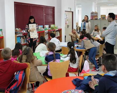 El Ayuntamiento de Adra organiza visitas a la Biblioteca Municipal para fomentar la lectura entre los escolares