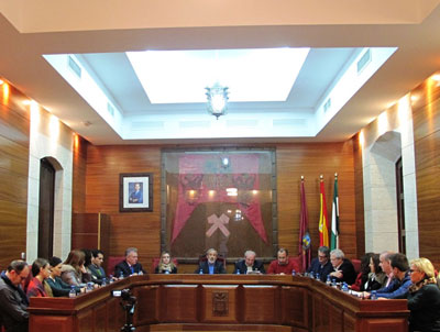 La imagen del Santsimo Cristo de la Misericordia de Vera, llevar prendida la Medalla con el escudo en oro de la ciudad recientemente concedida