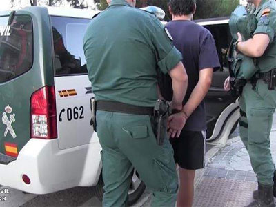 Detenidos dos estafadores que cobraban por adelantado instalaciones que nunca colocaban