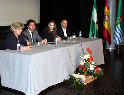 El documental municipal Techo de Cristal homenajea a la mujer ejidense por su aportacin a la agricultura