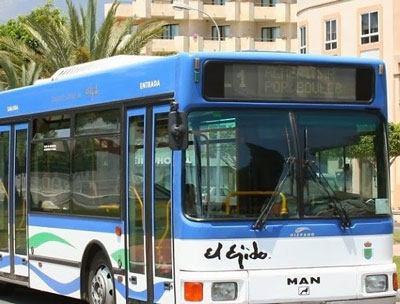 Activado el servicio de autobuses a las playas ejidenses y a las zonas de ocio nocturno para los meses de verano