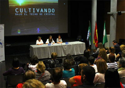 El documental Cultivando bajo el techo de cristal se visionar en el II Congreso Internacional Mujeres, Cultura y Sociedad de la UAL