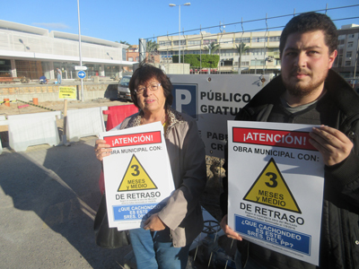 IU Roquetas sale a la calle para denunciar el cachondeo del PP con las obras municipales