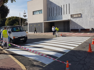 El Ayuntamiento de Adra incrementa la seguridad peatonal y elimina barreras arquitectnicas 