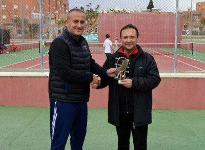 El club Los Molinos forma a 120 nios en su escuela municipal de tenis