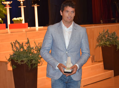 El alcalde felicita al deportista ejidense Vctor Fernndez por el premio que le ha sido otorgado por la prensa deportiva de Andaluca 