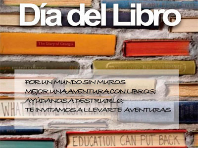 La Biblioteca de Carboneras construye un MURO con libros para que sea poco a poco destruido por cada persona que desee llevarse un ejemplar