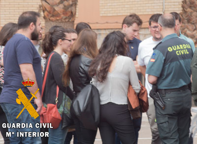 Alumnos de Derecho de la Universidad visitan las instalaciones de la Comandancia de la Guardia Civil de Almera