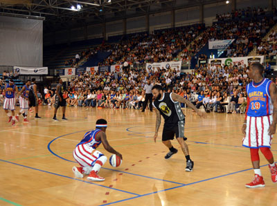 Los Globetrotters llenan de magia y pblico el Palacio de los Juegos Mediterrneos