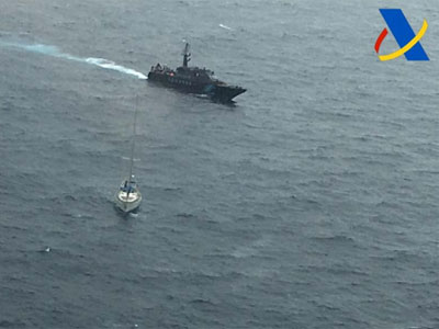 La Agencia Tributaria aprehende 12 toneladas de hachs en un velero en el mar de Alborn