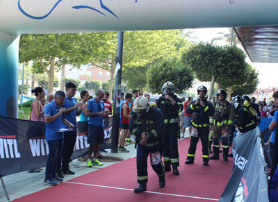 Ms de 230 bomberos y corredores de toda Espaa participan en la VI edicin de la Carrera Vertical Torre Laguna